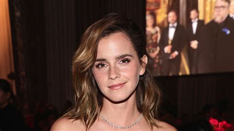 Emma Watson Just Dropped an Epic Swimsuit Photo。